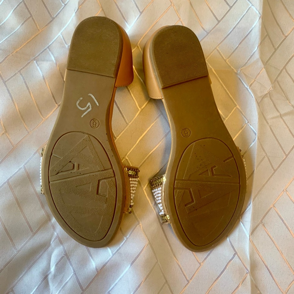 EUC beaded d’orsay style flat neutral tan shiny beach vacation sandal shoe 6 - Picture 2 of 5